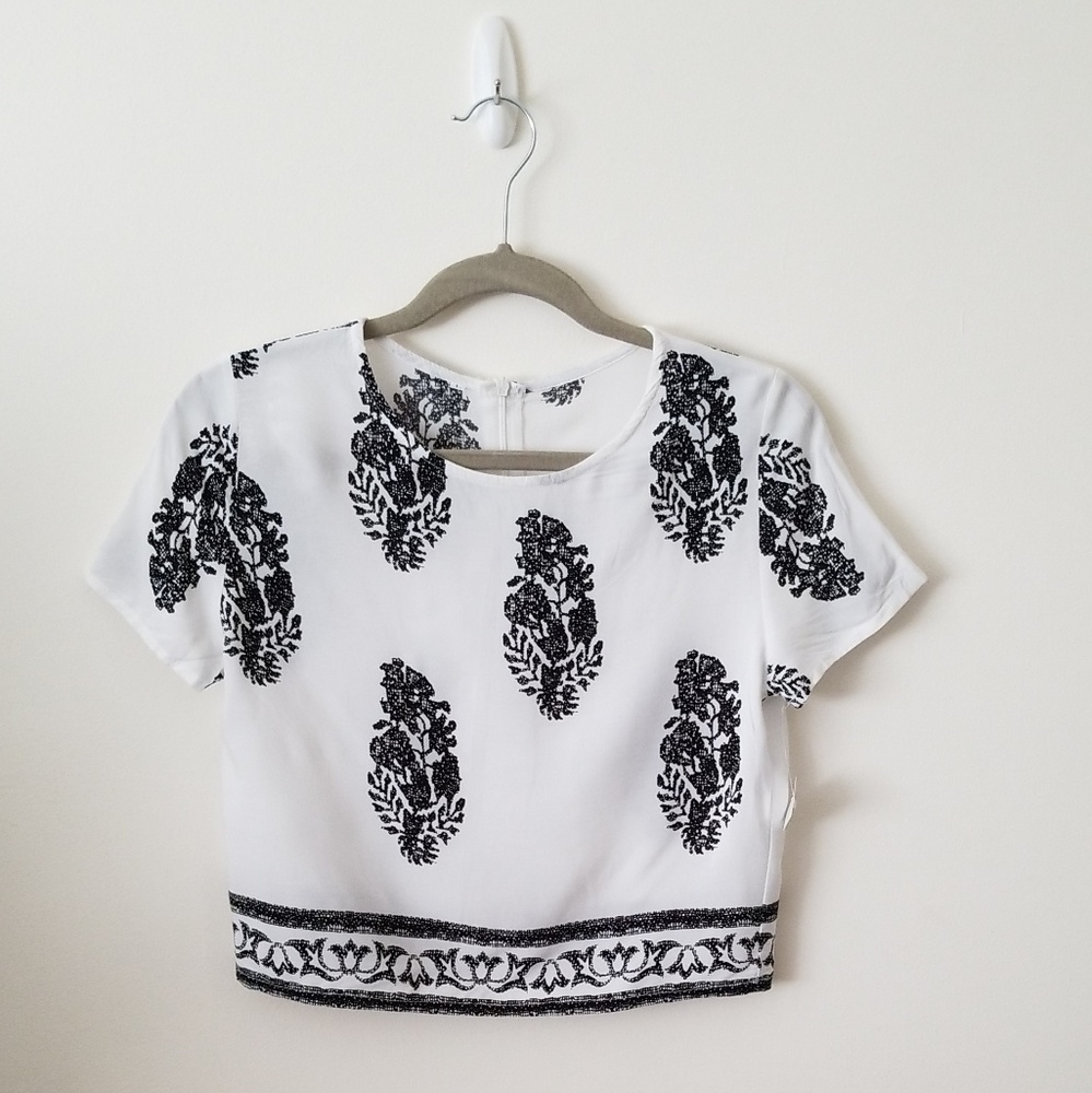 🆕️Vintage Black&White Cropped Short Sleeve Blouse